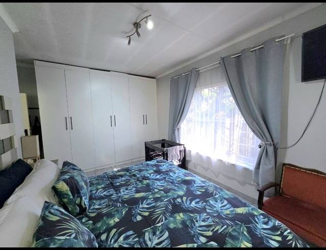 3 bed property to rent in VILLIERIA